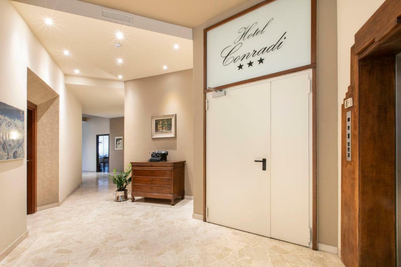 Hotel Conradi كيافينا المظهر الخارجي الصورة